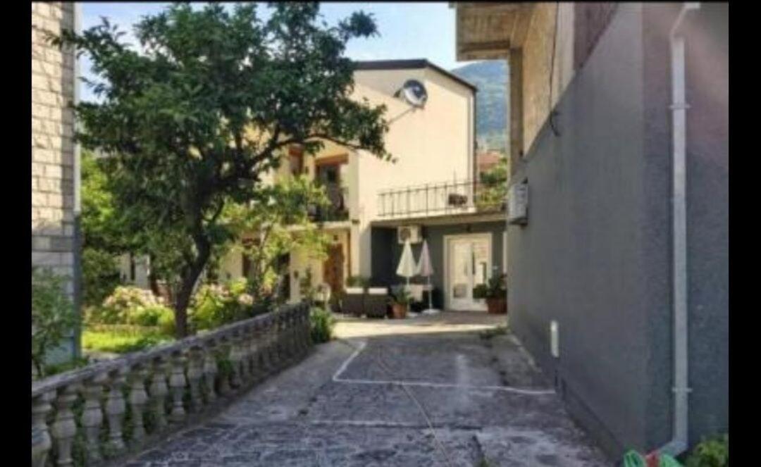 Risan Center Apartment Luaran gambar