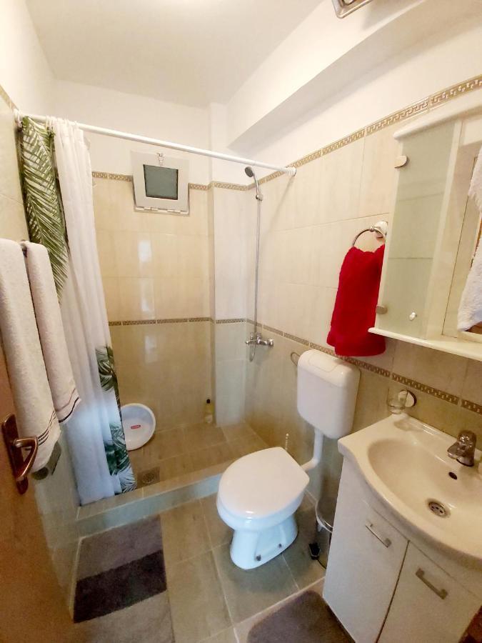 Risan Center Apartment Luaran gambar